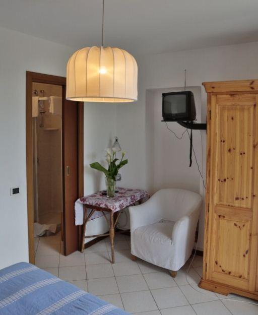 Hotel Ristorante Vittoria San Fedele Intelvi Room photo