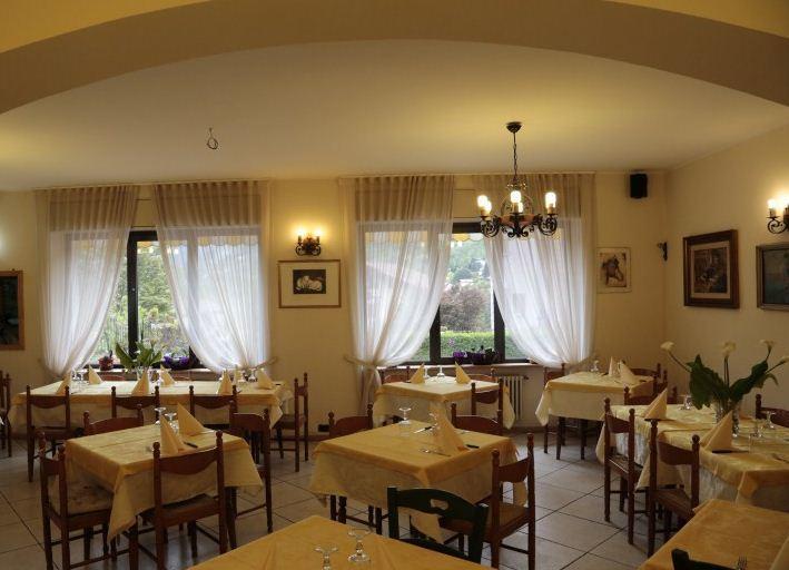 Hotel Ristorante Vittoria San Fedele Intelvi Exterior photo